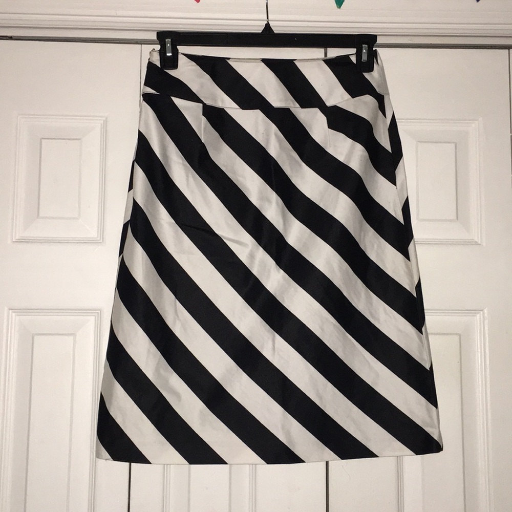 White/black stripe skirt